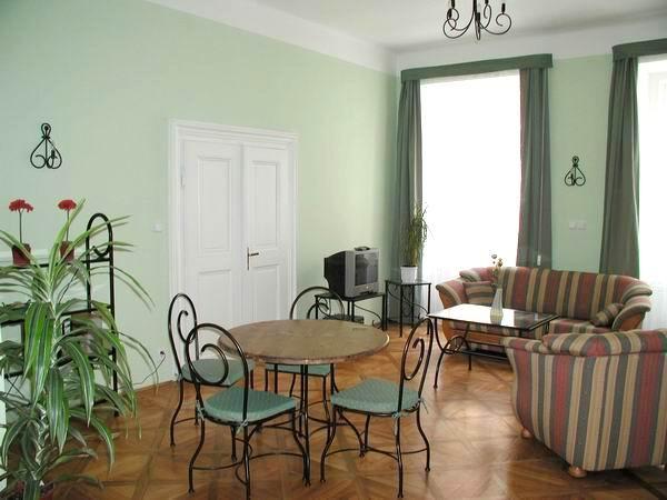 RESIDENCE HUSOVA