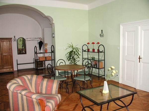 RESIDENCE HUSOVA