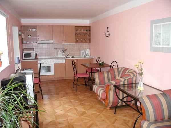 RESIDENCE HUSOVA