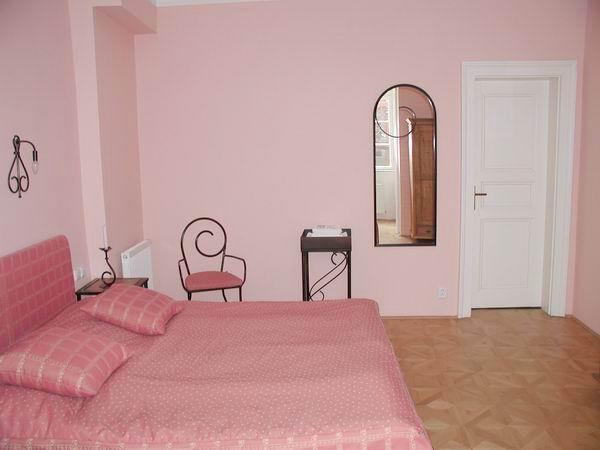 RESIDENCE HUSOVA