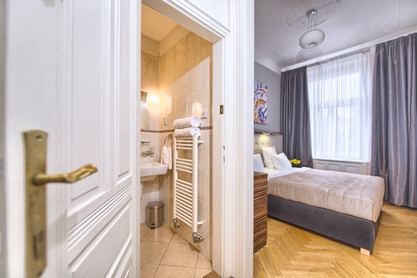 RESIDENCE BREHOVA